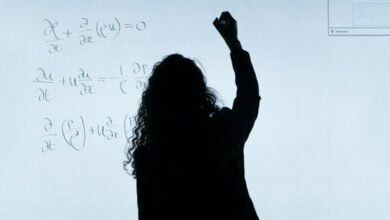 لماذا تساهم مهارات العلوم والتكنولوجيا والهندسة والرياضيات في إعادة تشكيل مستقبل القيادة؟